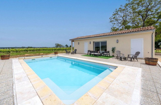 Awesome home in Belves-De-Castillon