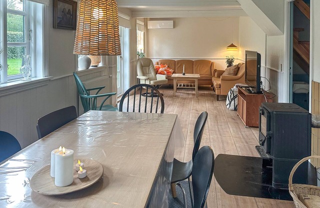 Awesome home in Aakirkeby with WiFi