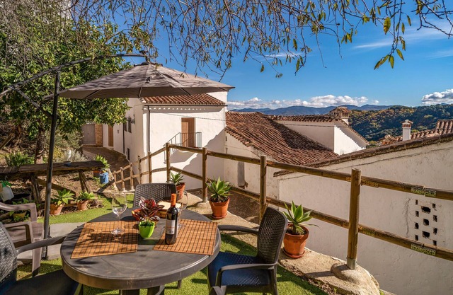 Awesome home in Benadalid
