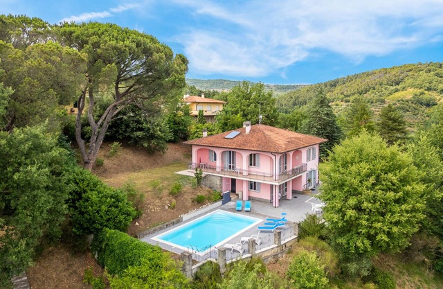 Awesome home in Capolona
