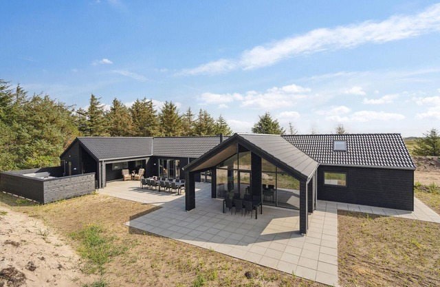 Awesome home in Hvide Sande with sauna