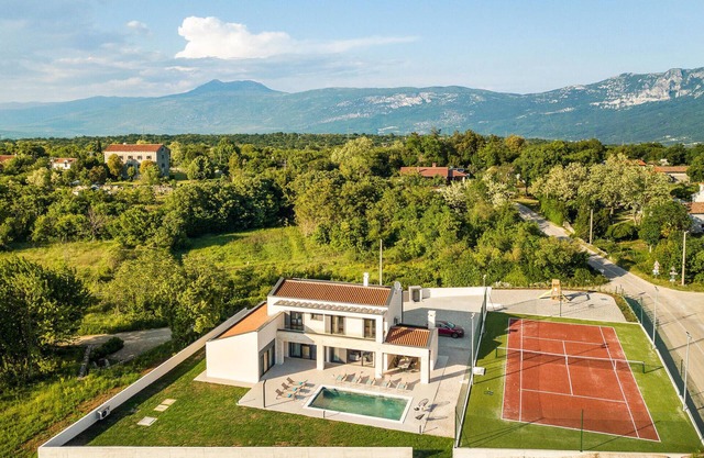 Awesome home in Jurazini with sauna