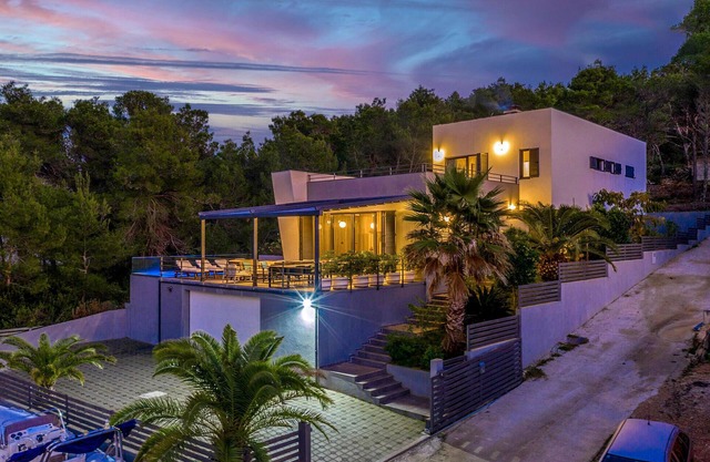Awesome home in Mrljane with WiFi