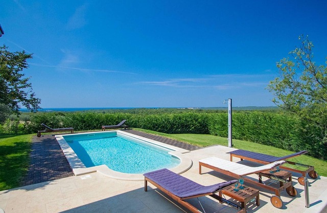 Awesome home in Porec