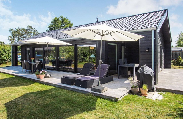 Awesome home in Samsø with WiFi