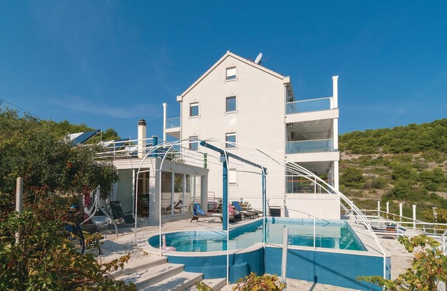 Awesome home in Stomorska with kitchen