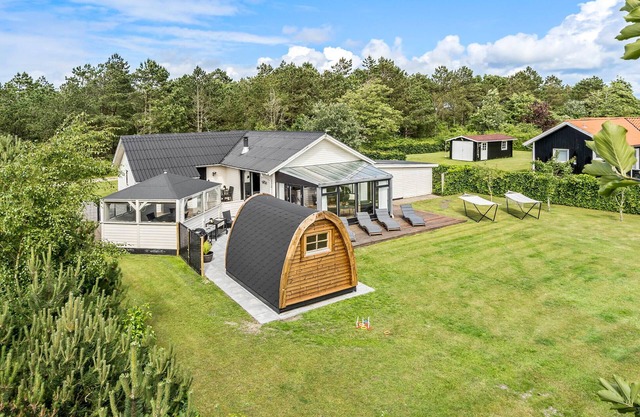 Awesome home in Vemb with kitchen