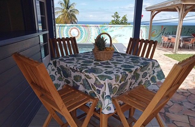 AWMONY'KAZ: Charming bungalow with swimming pool and Balneo jets.