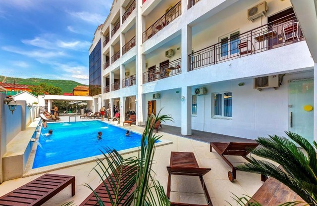 Azaria Hotel