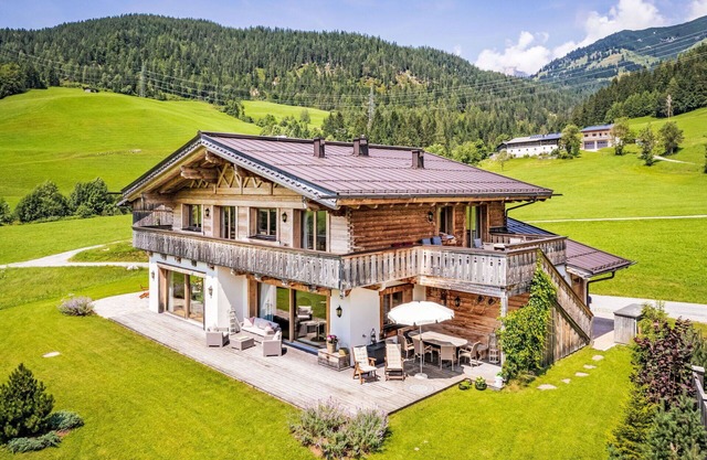 Beautiful apartment for 10 people with WIFI, TV, balcony, panoramic view and parking