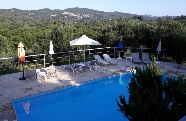 B-Holidayhome Matthaeus, -3 E or 2/2 on the Corfutrail/, 3 km to the sea