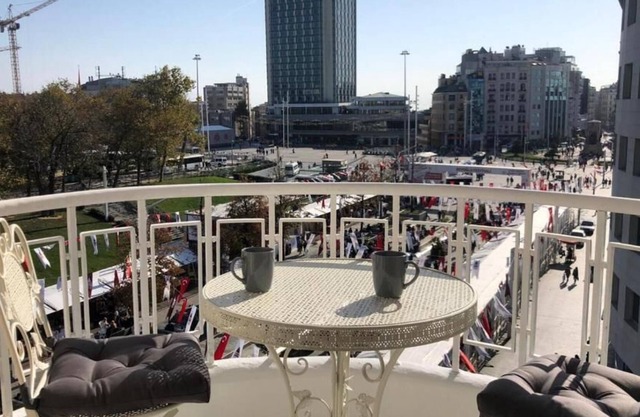 B-Main Street of Taksim Square, Balcony&Great View