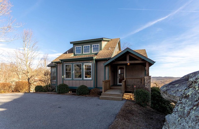 B Rock Ridge at Echota - townhome with private hot tub!
