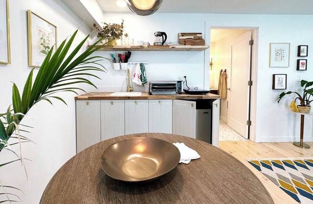 B/w Hudson and Hunter, a Catskill studio perfect for 2.
