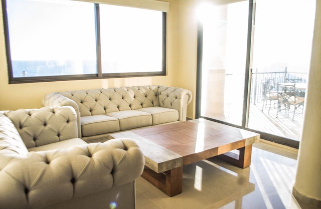 B1. Oceanview + 3 Bedroom + Social area w/jacuzzi + Private Beach + 6 people