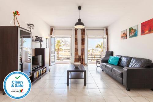 B77 - River View Apartment in Lagos