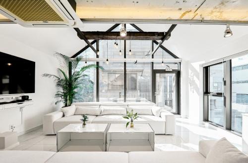 B9 Tailored Service Home Near Hongik Univ Station
