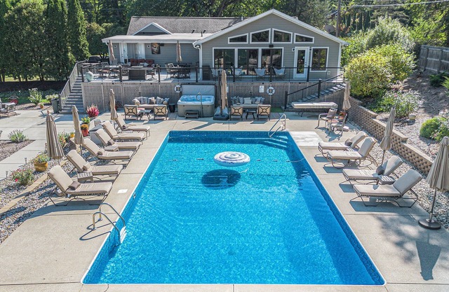 Babe's Pond | Pool | Hot Tub | Pickleball | Fishing