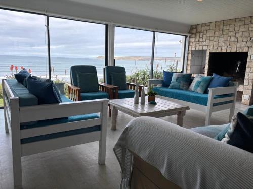 Baby Whale Bliss - Beachfront House