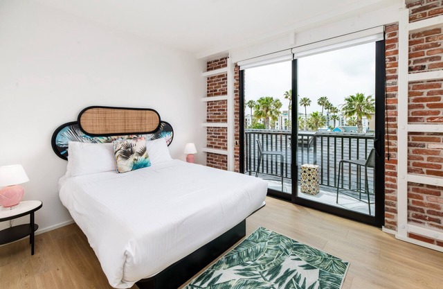 Balcony Room 304 | The Brick Boutique Hotel
