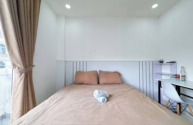 Balcony studio with chill rooftop in D7