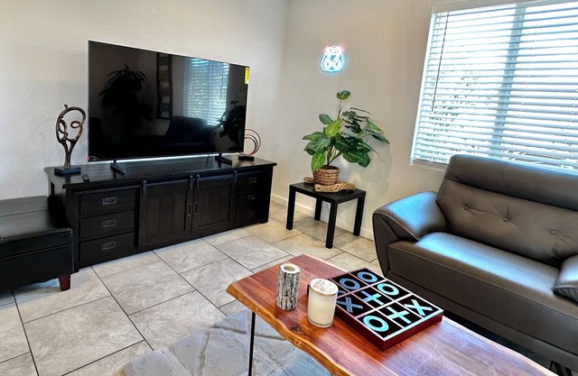 BALLOON FESTIVAL experience ABQ in style newly renovated 2BD/1BA apartment