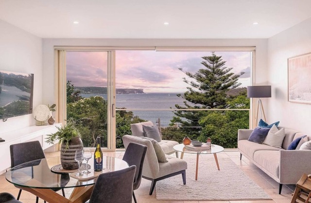 Balmoral Bliss - Expansive Views to Iconic Sydney Heads, steps to Balmoral Beach.