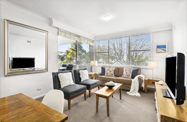 Balmoral - RAG03 Raglan Street - Spacious 2BR Apartment with Large Balcony Just 200m from Balmoral Beach