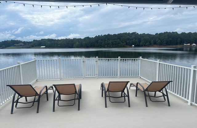 Bama Lakeside Oasis - Lake Tusca. waterfront 3-BR house,10 miles- UA Stadium