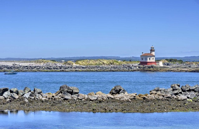 Bandon Home with Patio, Steps to South Jetty Park