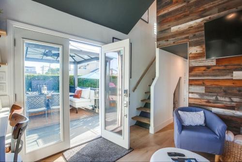 Barefoot 101 One Block to Beach 2 Bed 1 Bath