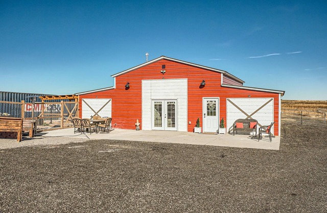 Barn Bliss: Cozy Country Retreat