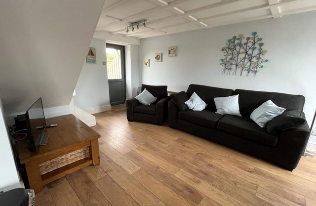Barn conversion overlooking the golf course to the sea