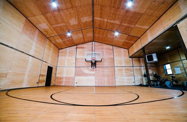 Barndominium with New indoor Gym located 8 miles from North shore of Bear Lake.