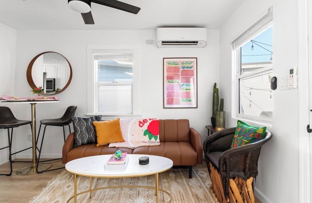 Barrio Casita · Barrio Casita - 2Bd, Central, Parking, EV Charging