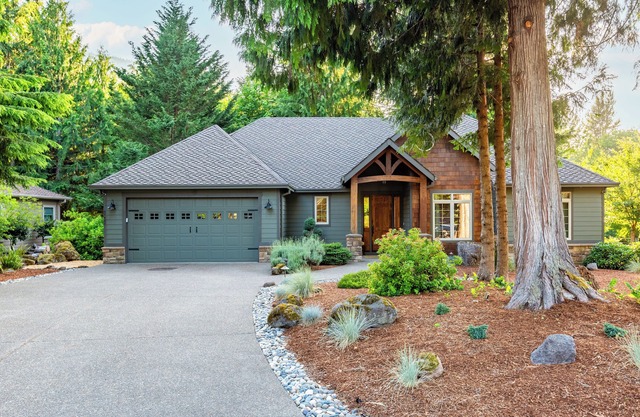 Basecamp, Mt Hood. Mountain Retreat, hot tub, golf course.