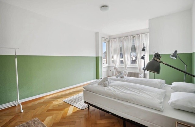 Basic Apartment in vibrant residential part of ZH!