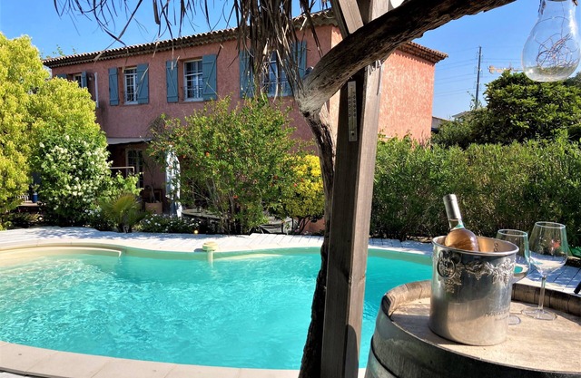 Bastide provençale swimming pool 7km from Frejus beaches 8 pers 4 star rating