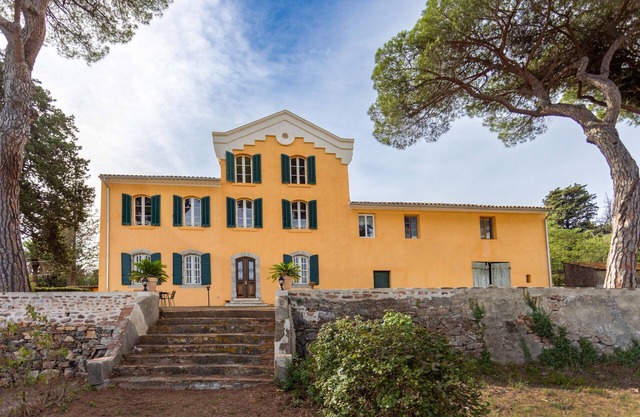 BASTIDE PROVENCALE PROCHE PLAGE