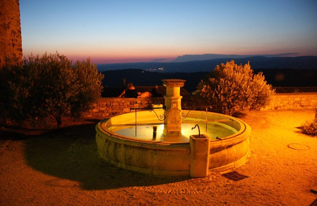 BASTIDE WITH SWIMMING POOL VERY BEAUTIFUL SITUATION FACING THE GREAT LUBERON