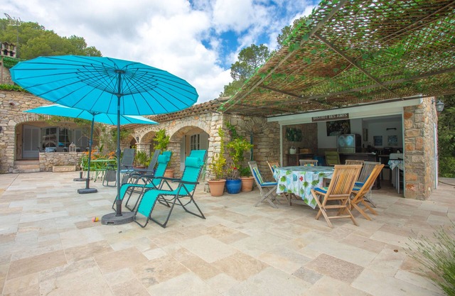 Bastidon Domaine L'hélion with private pool, Wi-Fi, and air conditioning