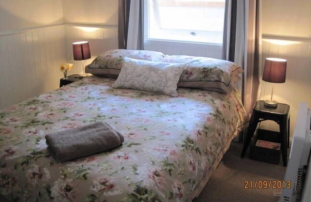 Bathurst St cottage charm