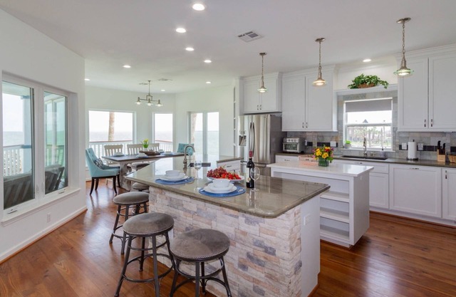 Bay Front Water Views & Fishing Pier|Huge Deck|View of Kemah Boardwalk|Close to Beach & NASA|WiFi