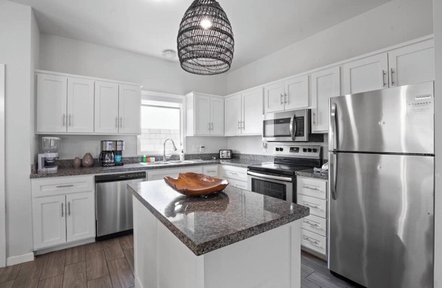 Bay view 3BR gated villa w/community amenities