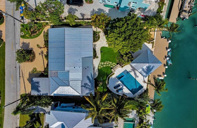 Bay Views, Spa, Pool, Tiki Hut, The Perfect Islamorada Getaway!