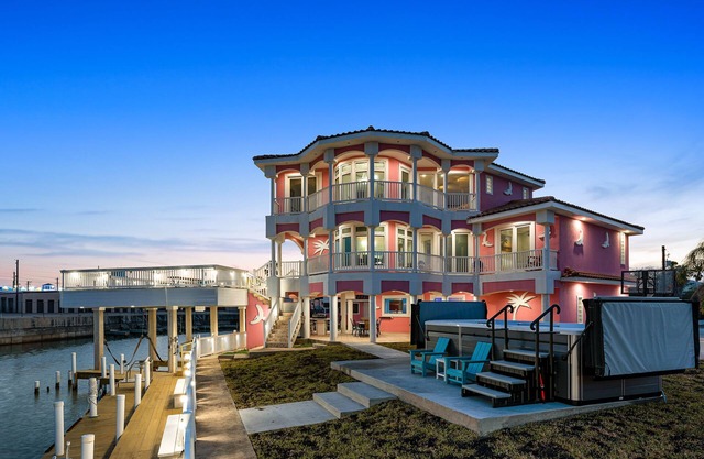 Bayfront home with dock, private elevator, central AC & grill -snowbird-friendly