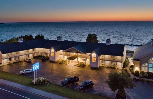 Baymont by Wyndham St. Ignace Lakefront
