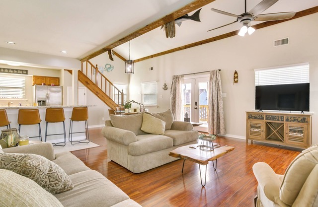 Bayou Bliss: Barataria Waterfront Getaway w/Dock!