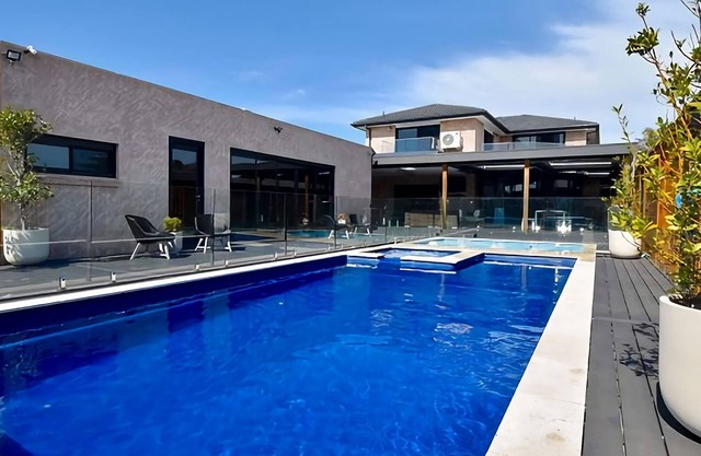 Bayside Mansion w Pool Spa and Ultimate Alfresco