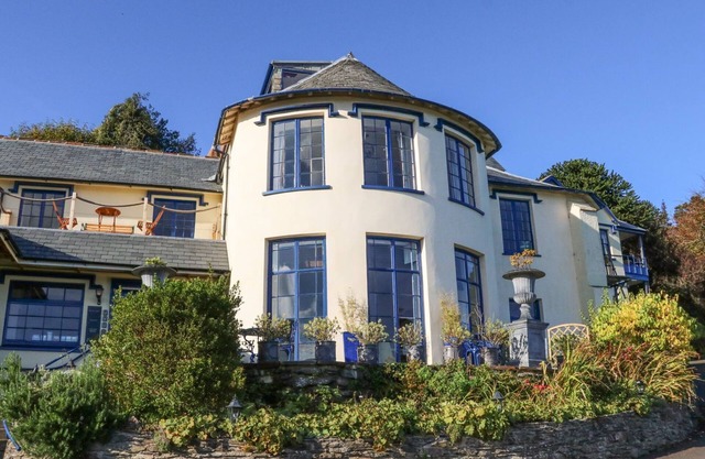 BAYVIEW TOWER, pet friendly, luxury holiday cottage in Lynton